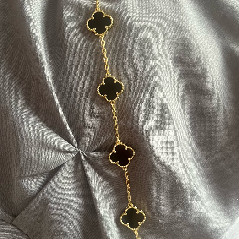 Elegant Gold and Black Clover Bracelet
